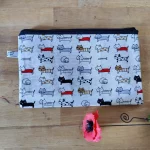 Trousse en coton beige avec des chats rigolos , imperméable à l'intérieur