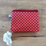 Porte-monnaie rouge avec des croix basques