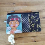 trousse Ana avec des motifs fleuris et des croix basques